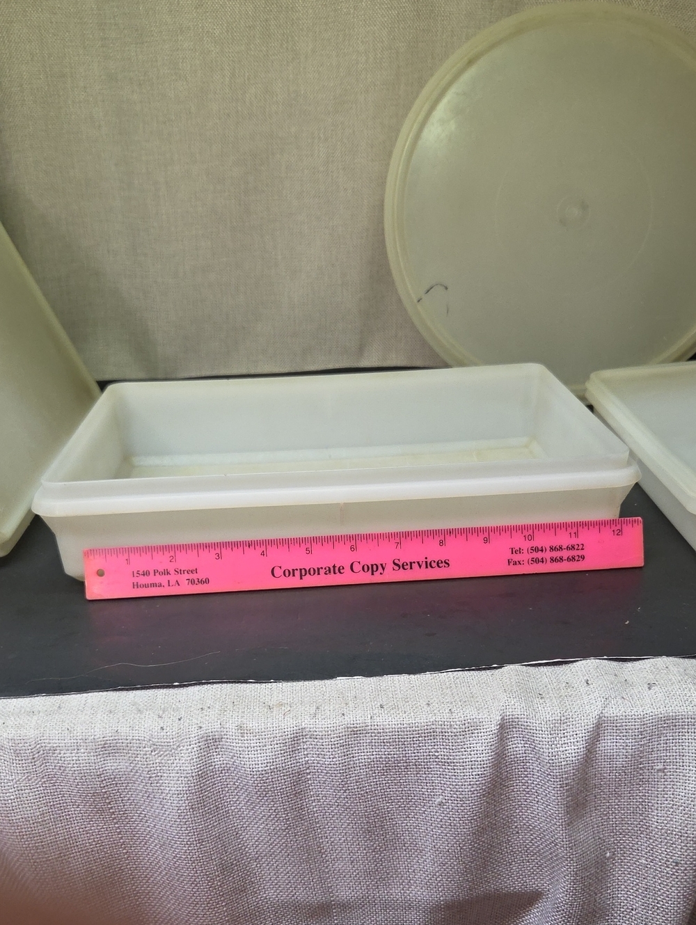4 Tupperware Containers - Picture 5 of 11